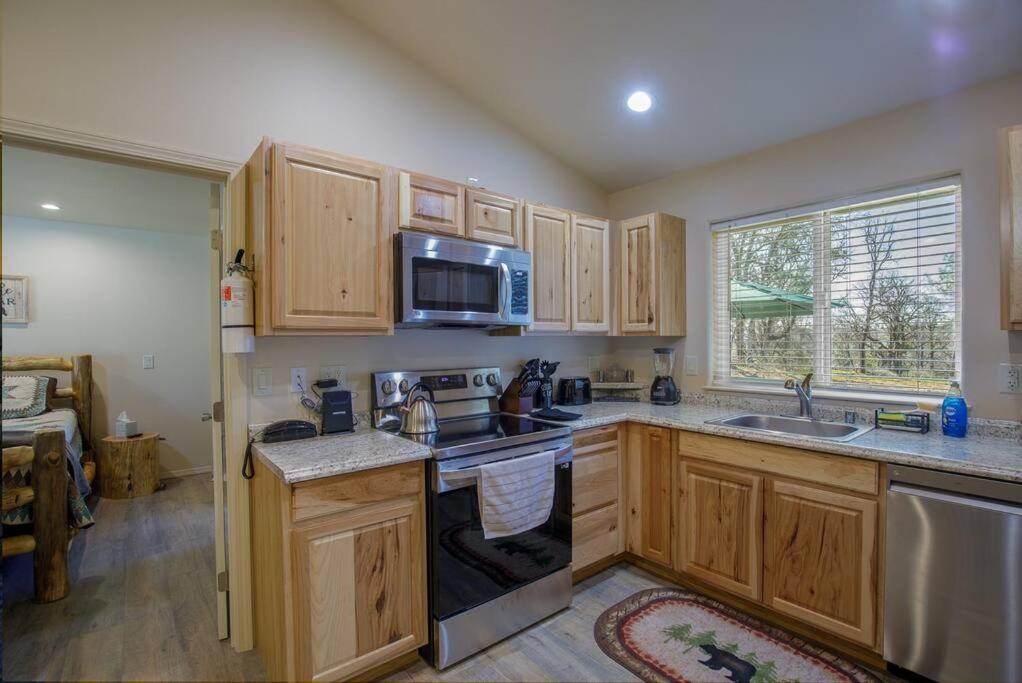 Cozy Cub Cabin, Brand New Home Near Yosemite Mariposa Exterior photo